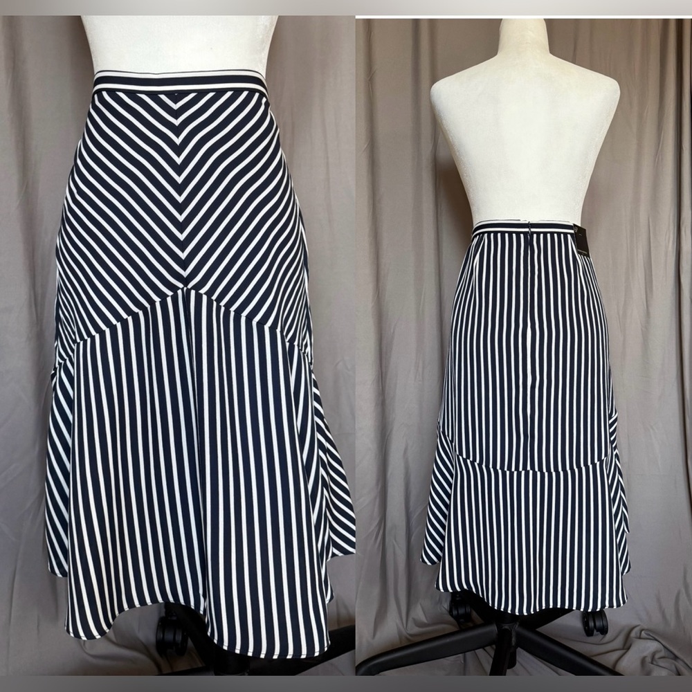 NWT Navy and White Striped Flare Midi Skirt Banana Republic - 6P, 14 inch waist